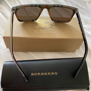 Burberry Sunglasses - black / plaid